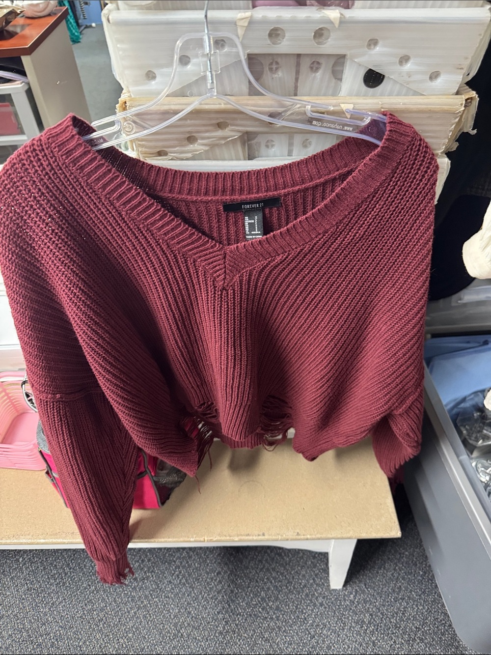 Forever 21 distressed sweater S // 092916